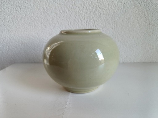 Jarrón esférico vintage verde claro Ecri Katwijk, años 70, marcado