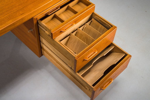 Model 52 Teak Executive Desk by Henry Rosengren Hansen for Brande Møbelindustri, 1960s