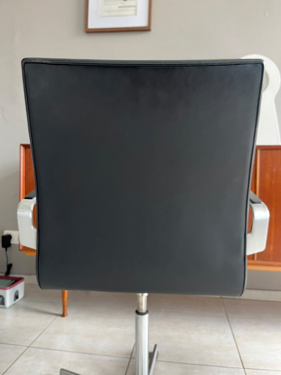 2x Fritz Hansen Oxford By Arne Jacobsen – Office chairs, Leather, Aluminium (photo 5 of 9)