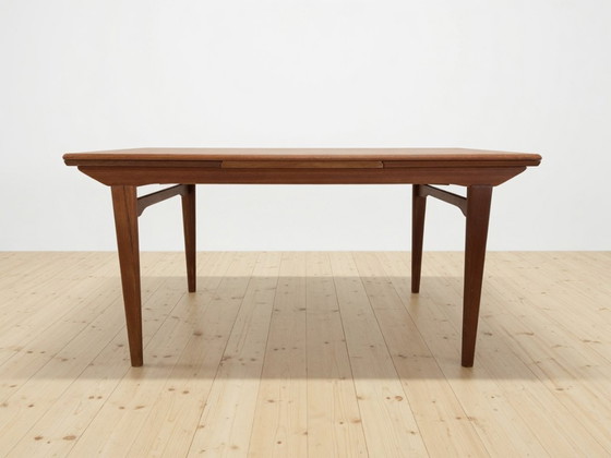 Image 1 of Deense teakhouten eettafel uit de jaren 60 van Ærthøj Jensen + Mølholm, jaren 60.