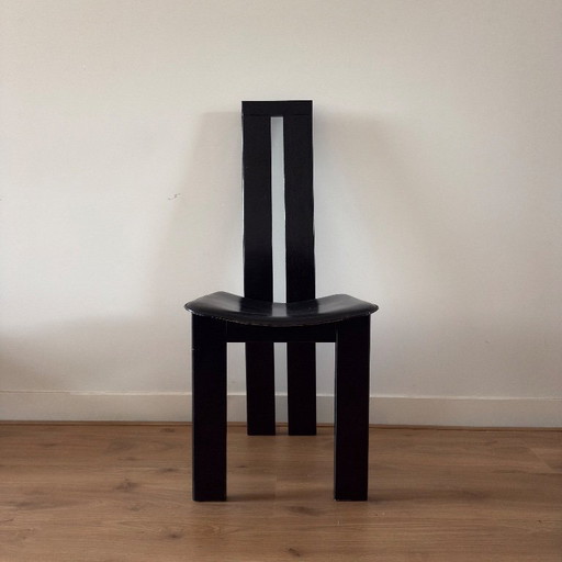 Set van vier volledig zwarte eetkamerstoelen met hoge rugleuning in de stijl van Pietro Constantini, jaren 70, Italië