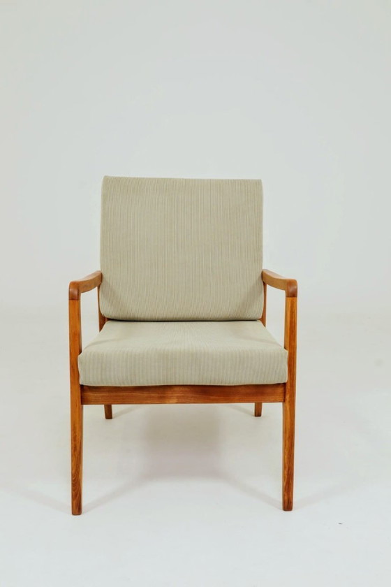 Image 1 of Vintage fauteuil uit het midden van de 20e eeuw met pastel olijfgroen corduroy kussen en houten loungestoel, jaren 80