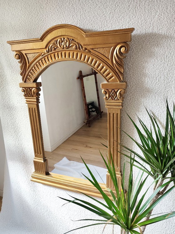 Image 1 of Specchio con frontone dorato