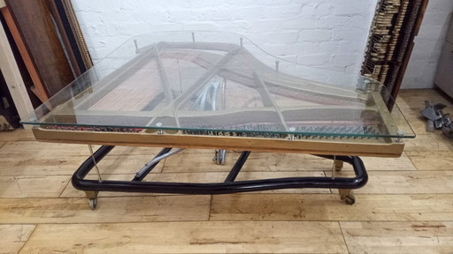 Zwevende babyvleugel salontafel – een uniek kunstwerk dat de aandacht trekt.