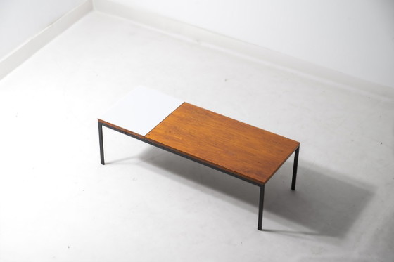 Table basse moderniste bicolore minimaliste, années 1960 – Tables basses, Bois, Métal (photo 2 of 9)