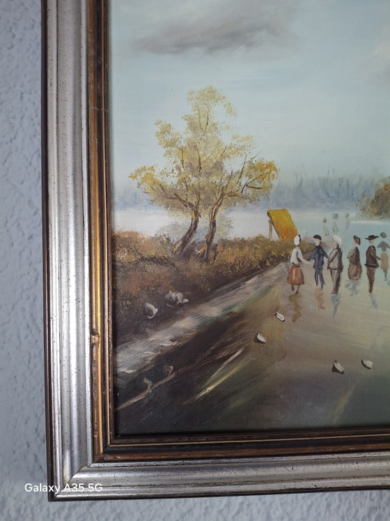 Image 1 of Oud olieverfschilderij, winterlandschap / schaatsers, gesigneerd Hoffmann, met lijst.