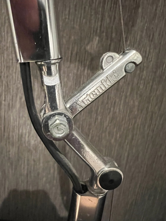 Lámpara de escritorio Artemide Tolomeo, clásico del diseño. – Lámparas de lectura, Cromo (photo 9 of 9)