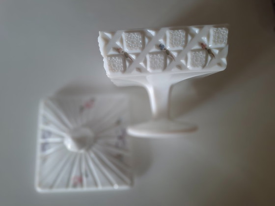 Image 1 of Vintage Amerikaanse huwelijksbedankdoos van opaalglas, handbeschilderd - ca. 1950 - Decoratie