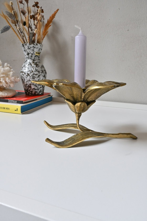 Image 1 of Grande candeliere a fiore in ottone