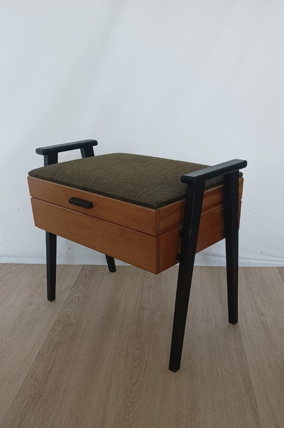 Image 1 of Tabouret des années 1950 avec rangement