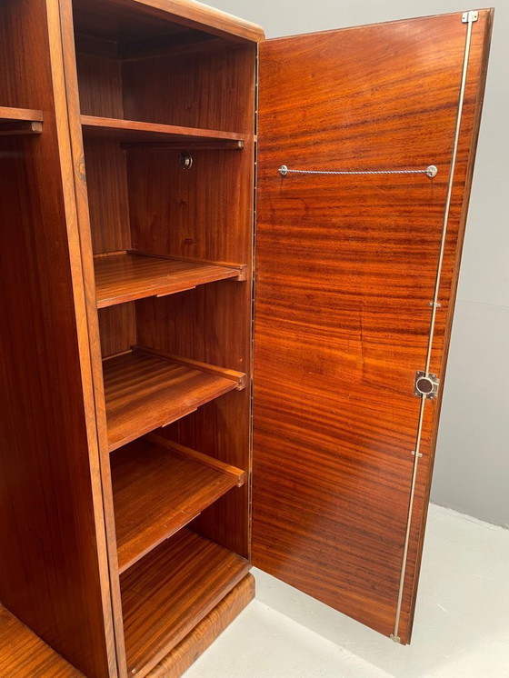 Image 1 of Restaurierter Kleiderschrank aus Nussbaumfurnier mit Art-Déco-Einfluss, 1960er Jahre