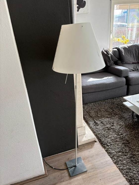 Image 1 of Constanza vloerlamp vast met schakelaar aluminium/wit ontworpen door Paolo Rizzatto voor Luceplan 2x