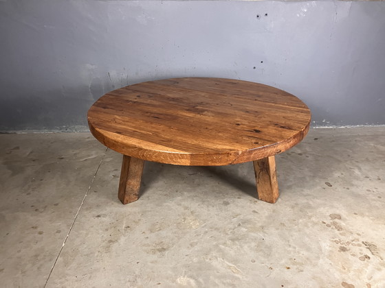 Image 1 of Brutalist eiken salontafel rond driepoot vintage 