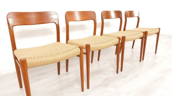 Image 1 of  4 X Chaises de salle à manger vintage Niels Otto Mller Modèle 75