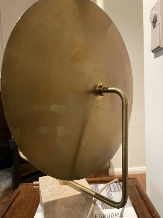 WORKSTEAD HELIOS Lampada da tavolo in travertino e ottone, Lampade da tavolo, Beige, Modern (foto 4 di 5)