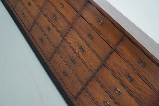 Image 1 of Großer Art-Deco-Apothekerschrank/Aktenschrank oder Sideboard aus niederländischer Eiche, 1930er Jahre