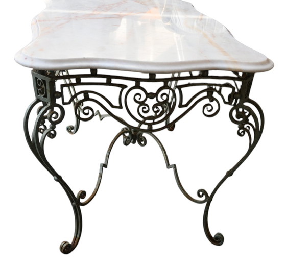 Image 1 of Mesa de centro de hierro forjado con tapa de mármol, circa 1940