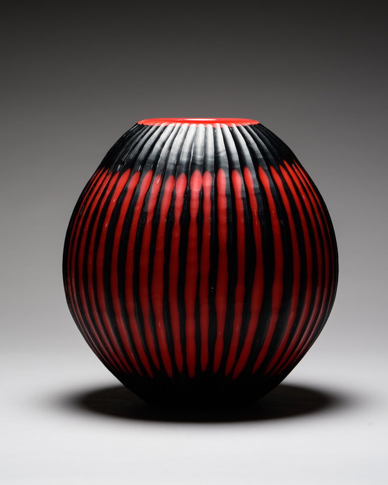 Image 1 of Gran jarrón "Battuto" de Murano con interior de coral incamiciato - Posible Tiozzo Sergio, años 80