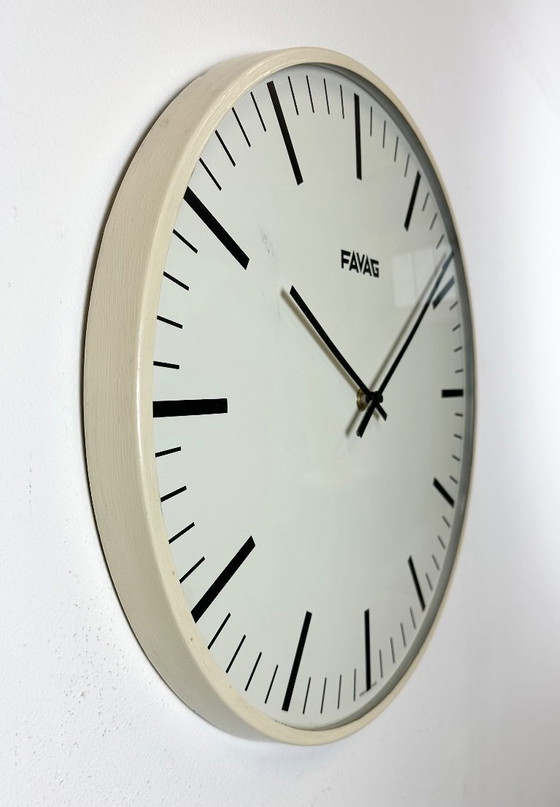 Image 1 of Horloge murale vintage suisse beige de Favag, années 1970