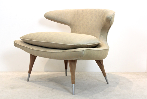Karpen of California 'Horn Chair' in goudkleurige stof en walnoot