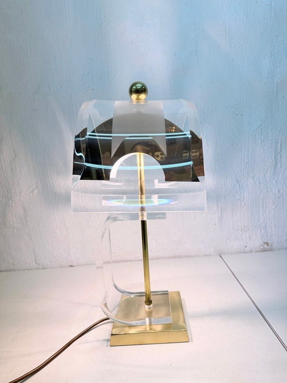 Lampe de table de style Hollywood Regency en acrylique et métal plaqué or, design années 70/80 – Plexiglass (photo 8 of 15)