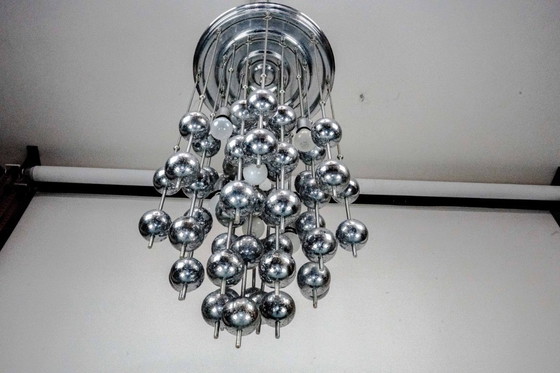 Image 1 of Italiaanse chromen kroonluchter met bolvormige elementen, jaren 70