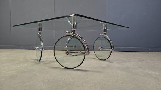 Image 1 of Glazen salontafel op wielen, jaren 80