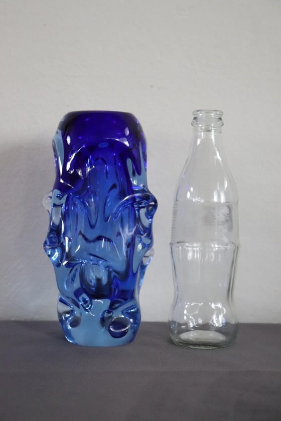 Image 1 of Artistieke glazen blauwe vaas