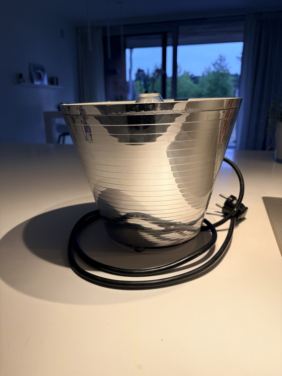 Rotaliana MultiPot+ – Italian design – LED table lamp & multifunctional charging station – Plastic (photo 3 of 7)