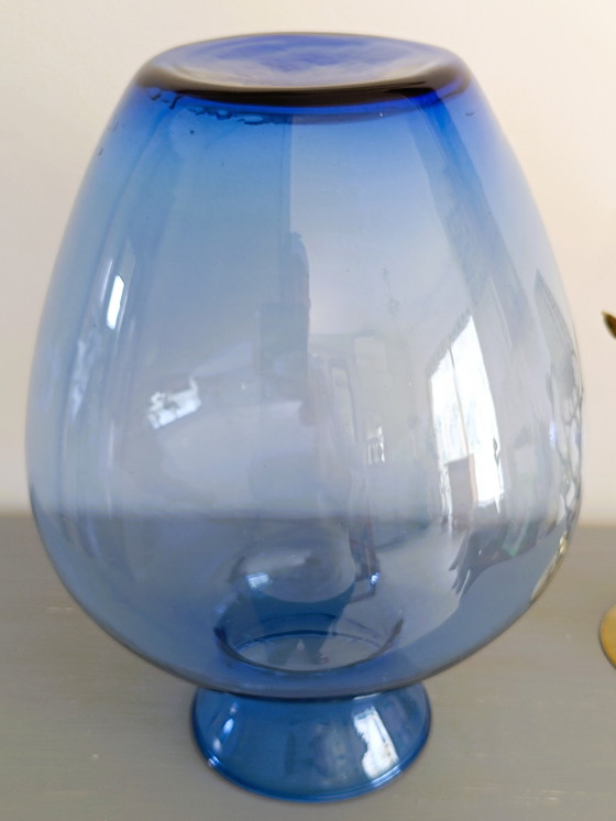 Image 1 of Grande vaso di vetro blu