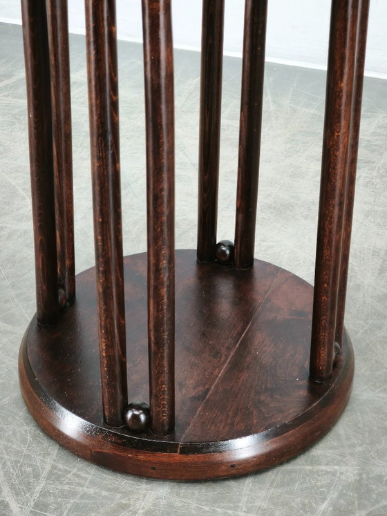 Image 1 of Josef Hoffmann Fledermaus gebogen houten tafel, toegeschreven aan J&J Kohn, circa 1905