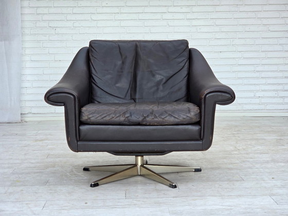 Image 1 of Deense draaibare fauteuil uit de jaren 60 van Aage Christensen, meubelleder.