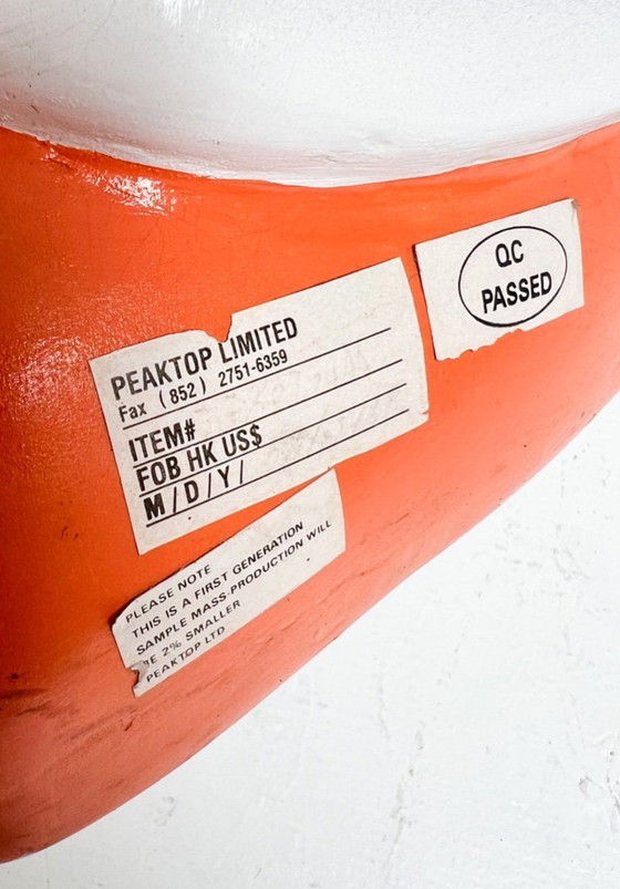 Image 1 of Prototipo di cestino per rifiuti a forma di pinguino