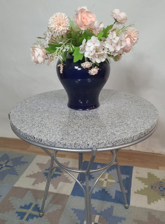 Image 1 of Tavolino rotondo in granito grigio e metallo argentato, design tedesco 1960