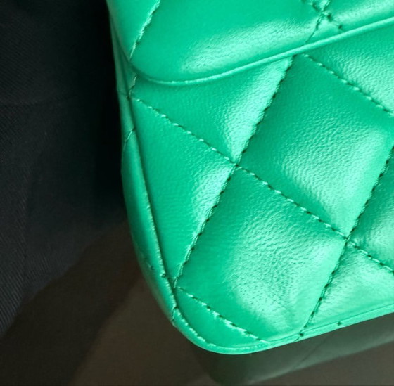 Image 1 of Chanel Classic Flap Mini - 20 cm gewatteerd lamsleer, groen, goudkleurige hardware, serie 18