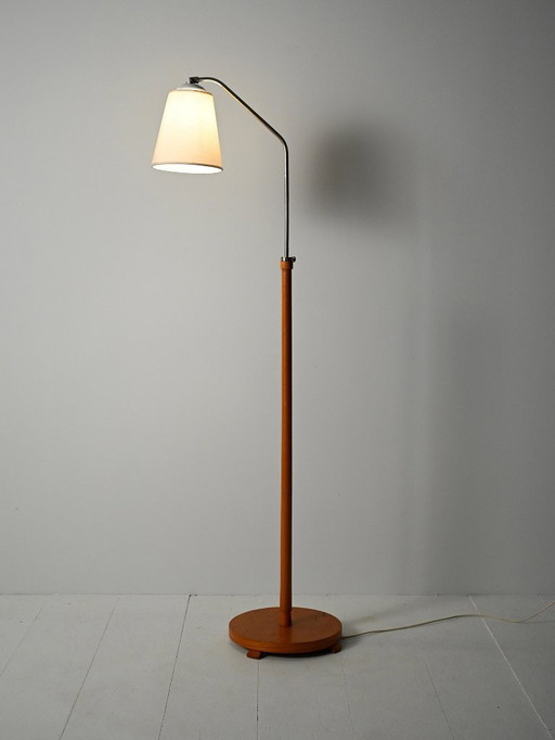 Scandinavian Mid-Century floor lamp in oak and metal