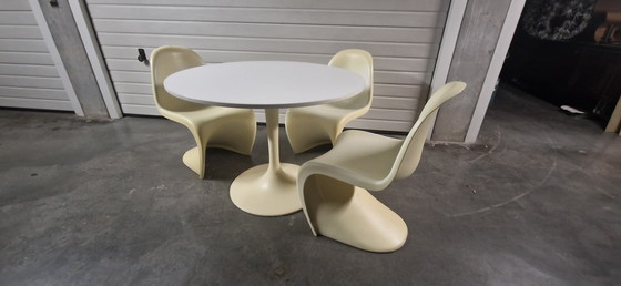 Image 1 of Panton chairs with tulip table