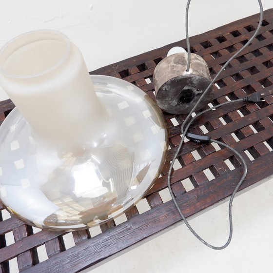 Image 1 of Lámpara de mesa con forma de seta, con base de mármol y pantalla de cristal opalino.