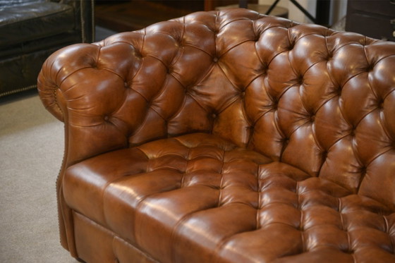 Image 1 of Chesterfield-Sofa aus hellbraunem, gestepptem Leder