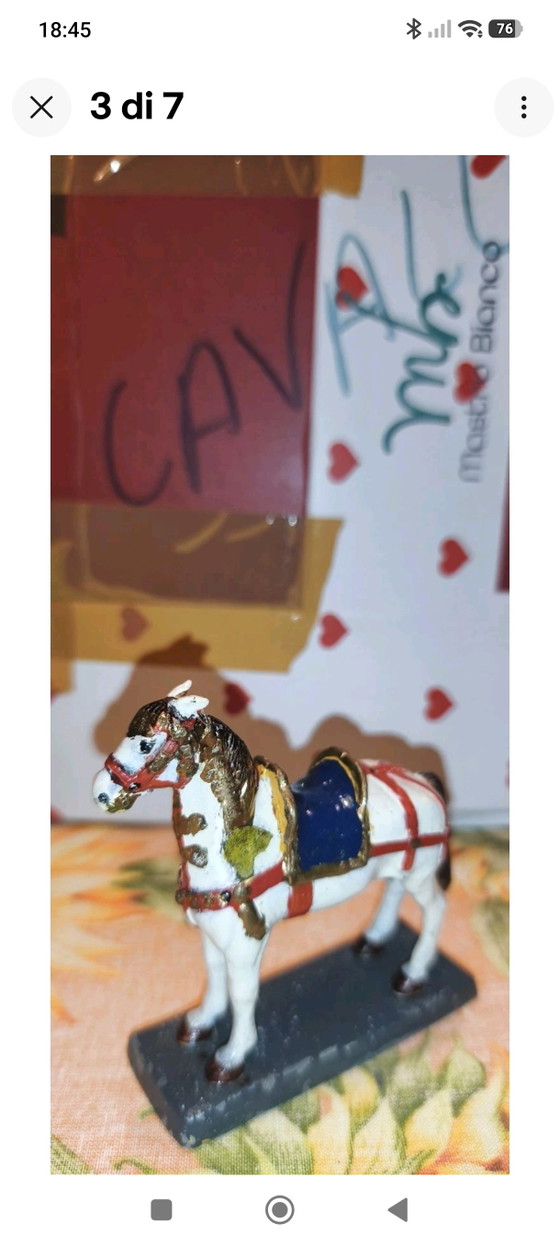 Caballo de metal en miniatura con el escudo de armas de los Carabinieri AA.C. – Objetos decorativos (photo 3 of 7)