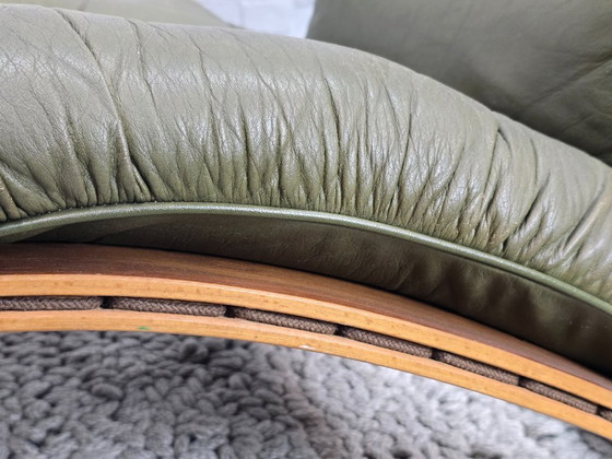 Image 1 of Sillón Rybo Rykken Ry-Wing de diseño de mediados de siglo en cuero verde oliva, Noruega, década de 1960