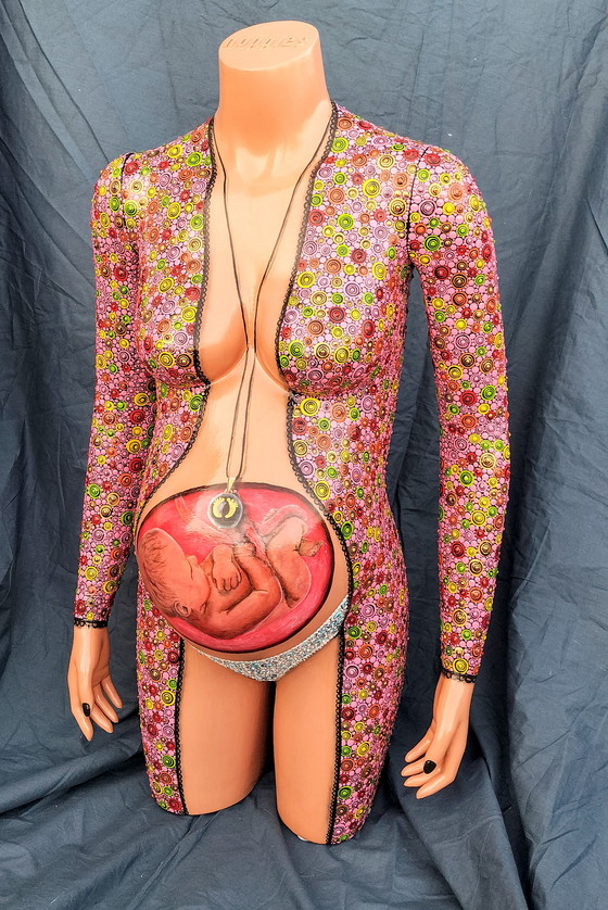 Image 1 of Unique artwork – Hand-painted pregnant torso

Title: “New Life”