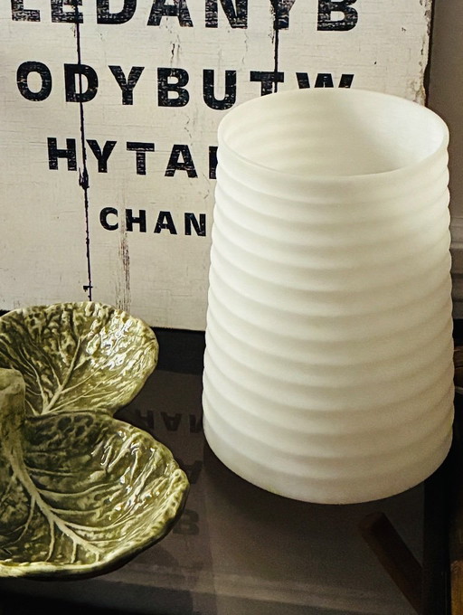 Cylindrical lantern-style lamp