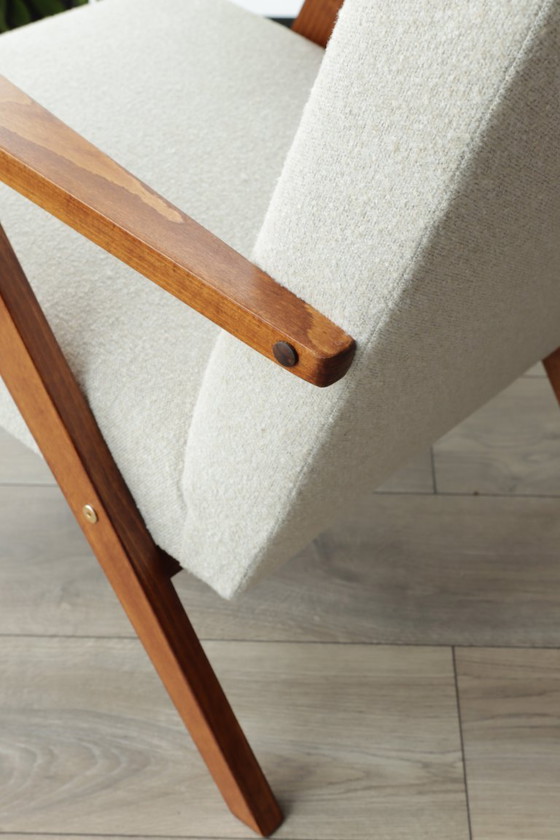 Image 1 of Poltrona di metà secolo Ecru Boucle Design scandinavo Sedia da salotto in legno