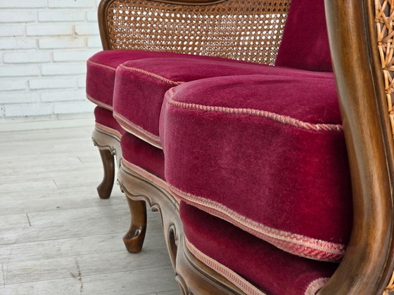 Image 1 of Canapé 3 places danois des années 1950, velours d'ameublement, bois de frêne, maille d'ameublement.