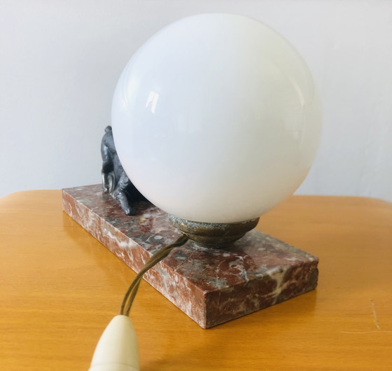 Image 1 of Lampe art déco globe en opaline et chien de chasse 