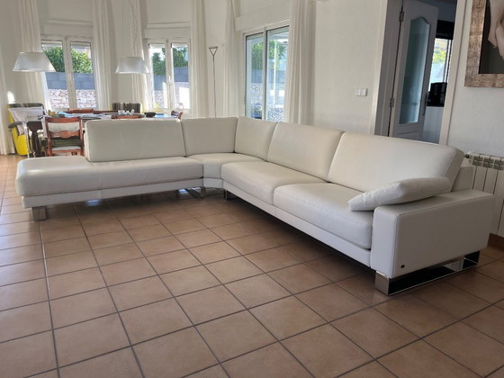 Image 1 of Rolf Benz EGO Ecksofa in weißem Leder mit zwei passenden Hockern – Neuwertiger Zustand