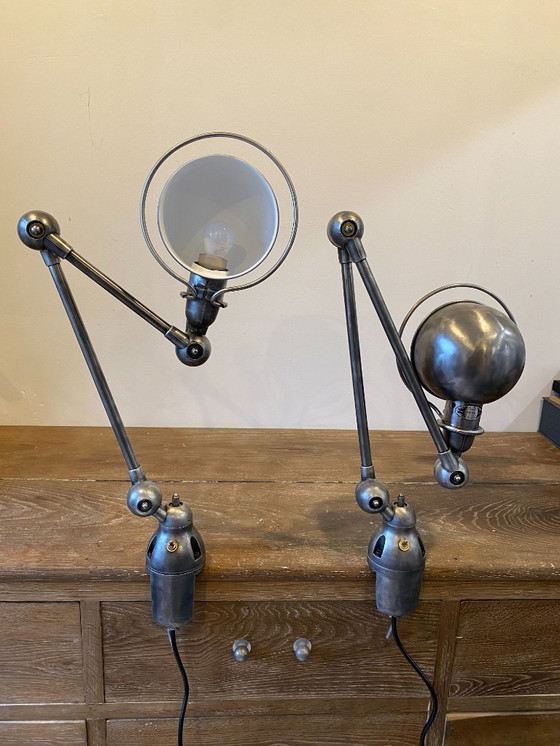 Image 1 of Lampe de bureau Jieldé jielde 2 bras de 40cm et 25cm avec base étau graphite industriel Jean Louis Domecq 1950 vintage