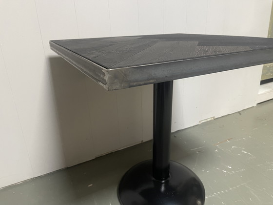 Table d'appoint en chêne à chevrons – Tables d'appoint, Metal, Wood (photo 3 of 7)