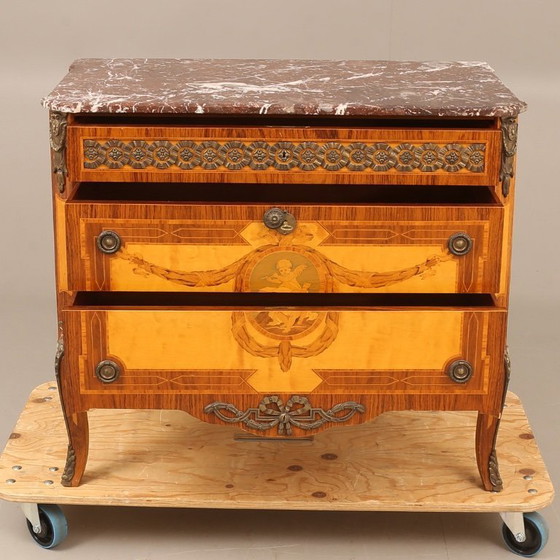 Image 1 of Gustavian Style Chest of Drawers with Intarsia Decor, 20th Century  For sale: an elegant 20th-century chest of drawers in Gustav